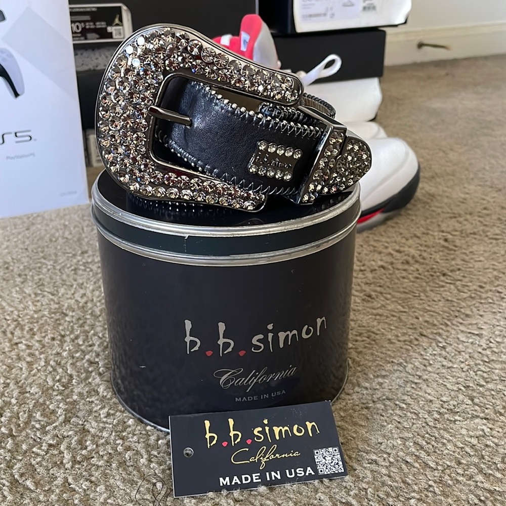 BB Simon Belt noir
Size: 32
Color: Black
Condition: Gently Used
